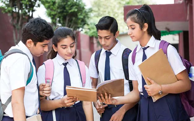 Career guidance chart for students after 10th and 12th showing streams, courses, entrance exams, and job opportunities in fields like science, commerce, arts, engineering, and IT